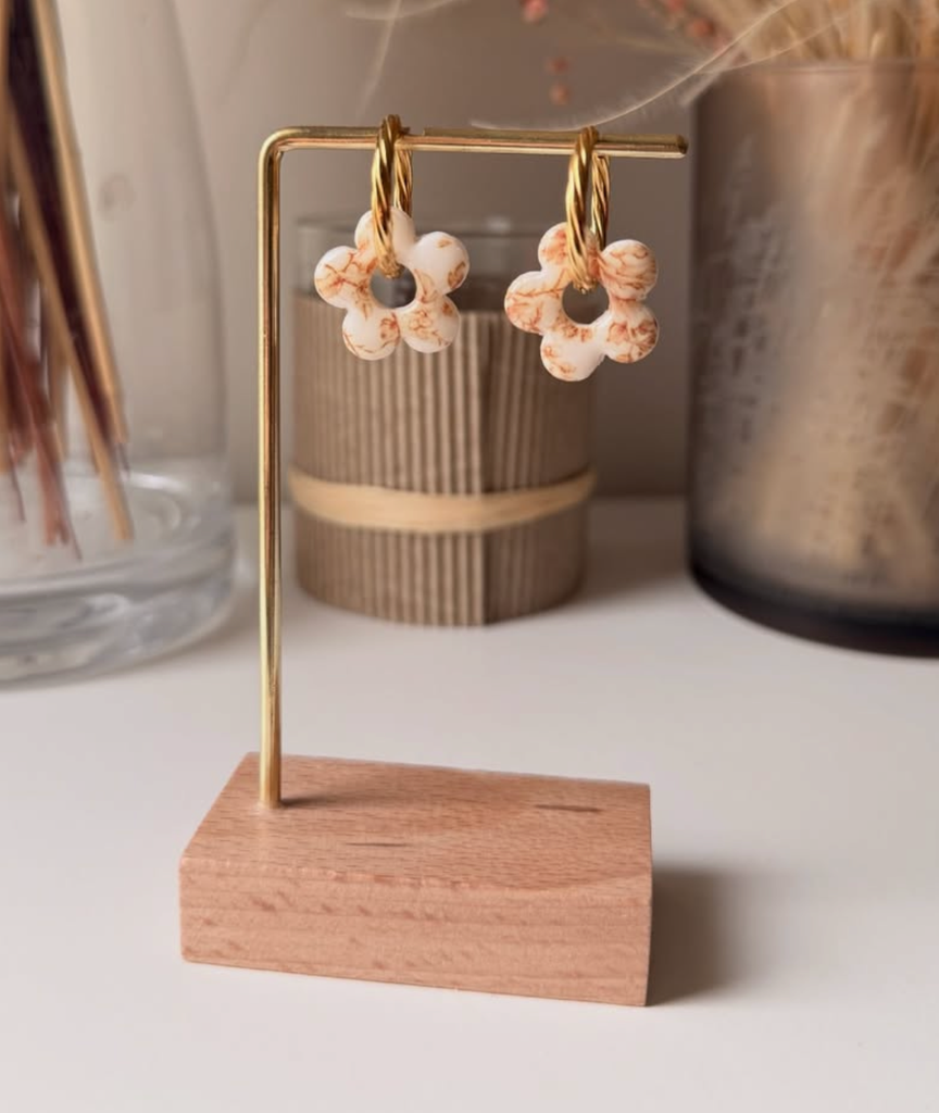 bougie surprise avec boucles d'oreilles.webp